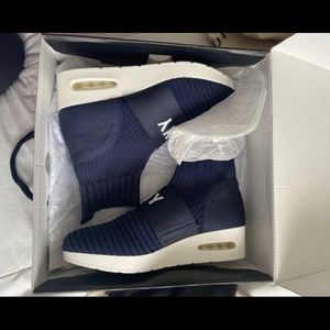 DKNY Sneakers